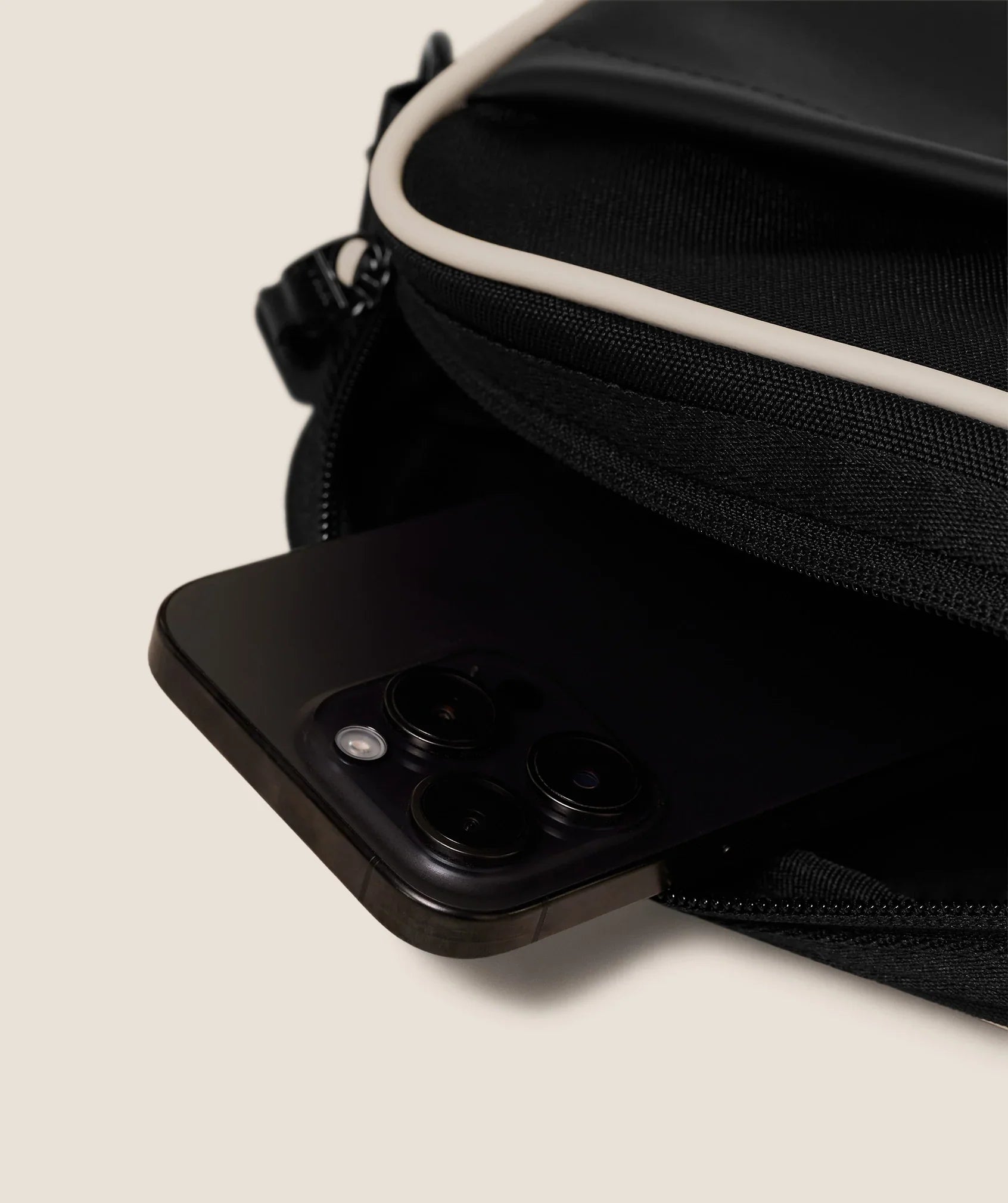 Bag para smatphone Gym Carmine black LANÇAMENTO SETEMBRO 2025